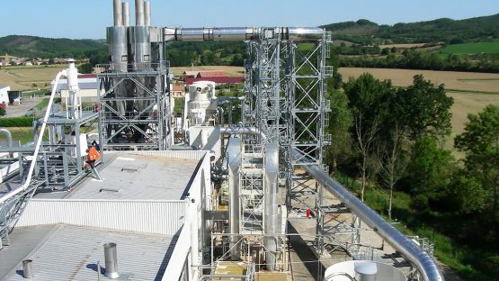 Vue d'ensemble chantier de construction d'un nouveau parc & silos à plaquettes de bois et d'une chaudière biomasse de 23Mw à La Bastide de Bousignac, Ariège (09)