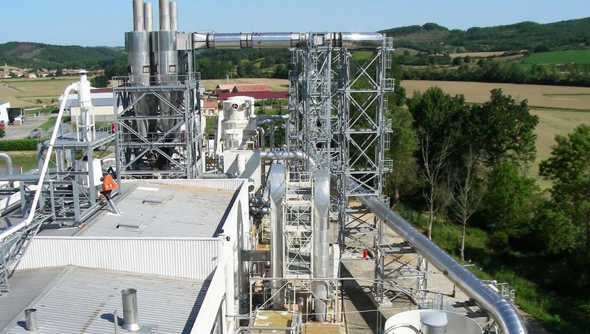Vue d'ensemble chantier de construction d'un nouveau parc & silos à plaquettes de bois et d'une chaudière biomasse de 23Mw à La Bastide de Bousignac, Ariège (09)